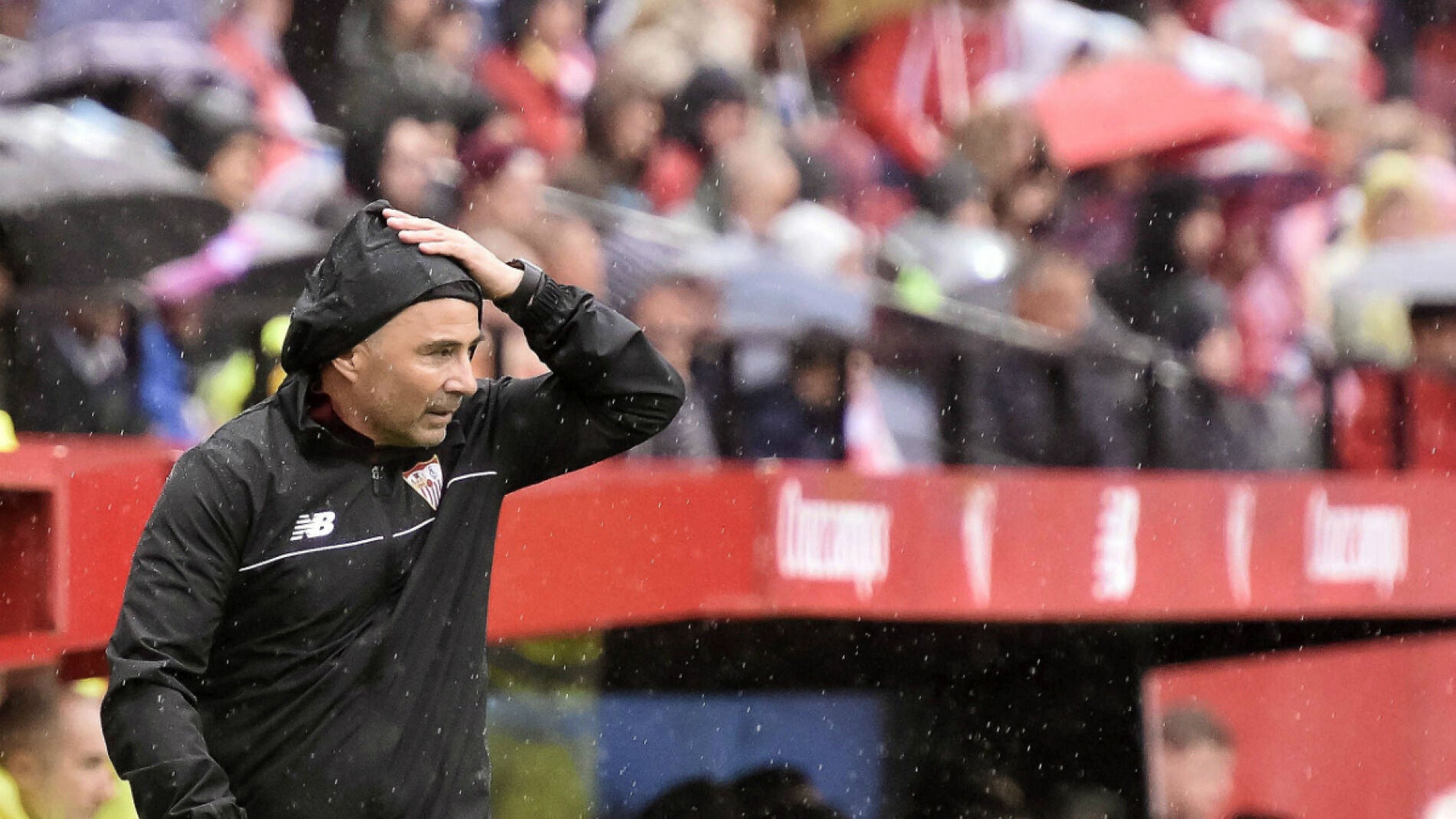 Sampaoli, bajo la lluvia