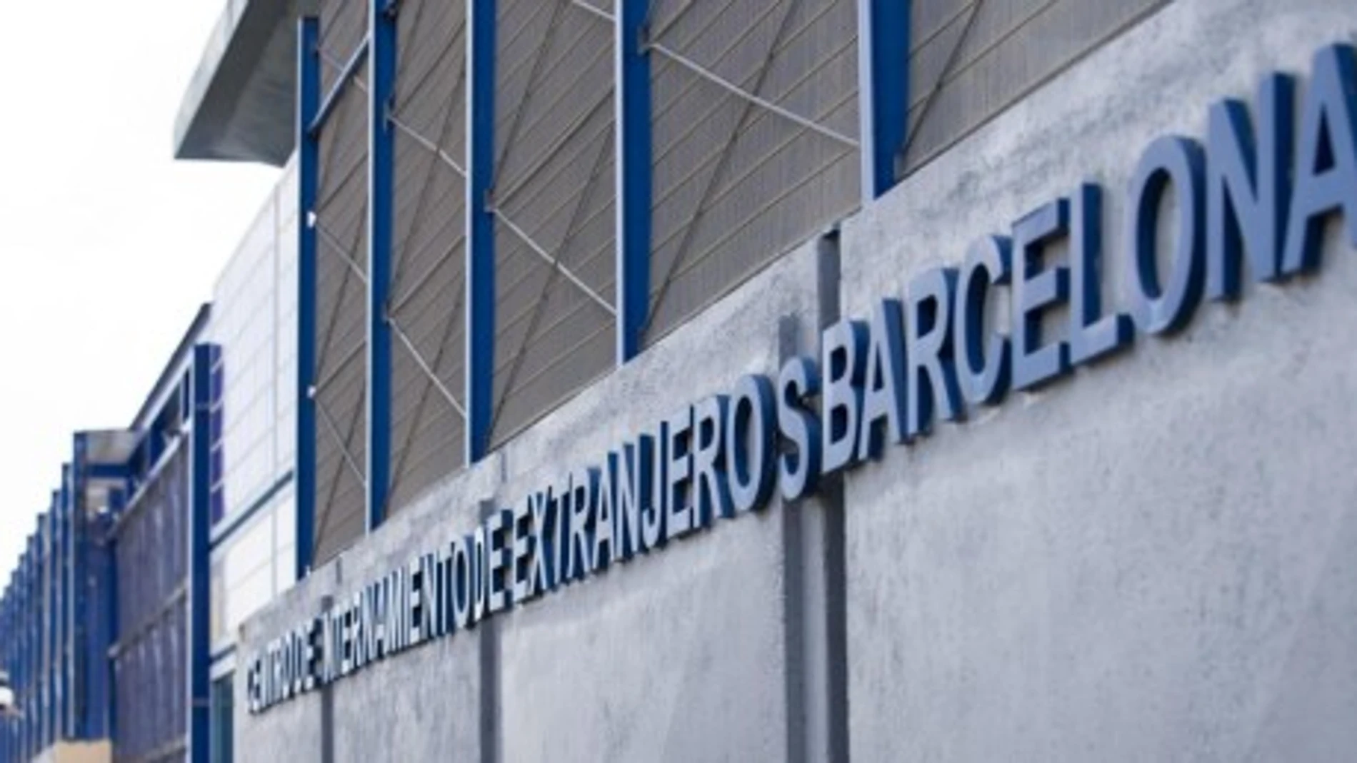 El Centro de Internamiento de Extranjeros (CIE) de la Zona Franca de Barcelona El Centro de Internamiento de Extranjeros (CIE) de la Zona Franca de Barcelona