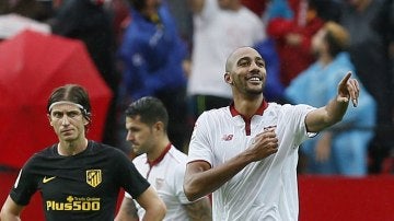N'Zonzi celebra su gol al Atlético de Madrid