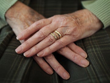 Las manos de una anciana