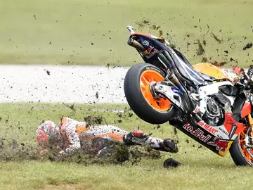 Caída de Marc Márquez en el MotoGP de Australia Caída de Marc Márquez en el MotoGP de Australia