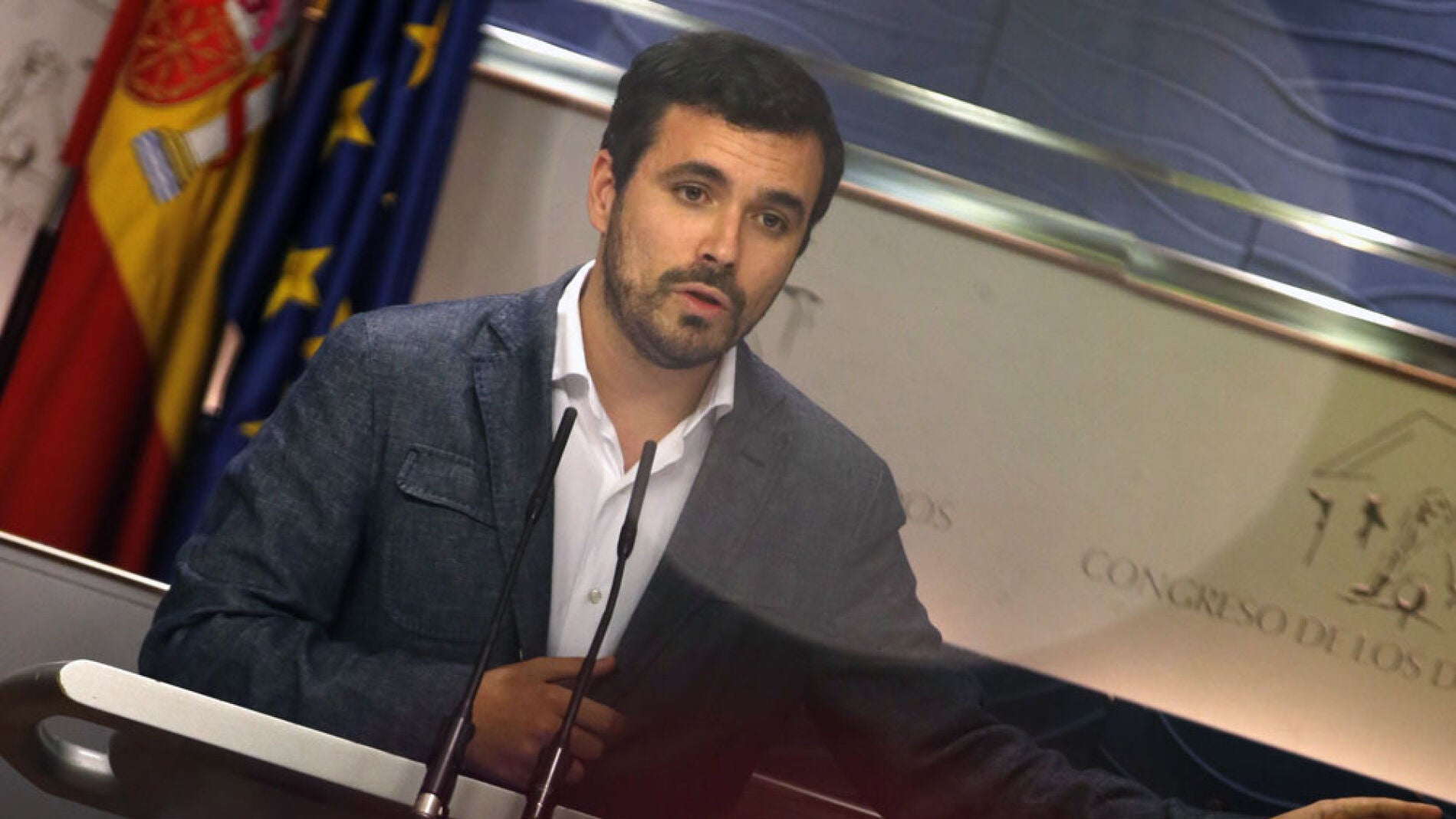 Alberto Garz&oacute;n en rueda de prensa