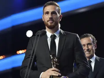 Oblak, en el momento de recoger el galardón Oblak, en el momento de recoger el galardón