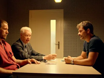 Héctor interroga a Vlad en busca de nuevas pruebas que le incriminen Héctor interroga a Vlad en busca de nuevas pruebas que le incriminen