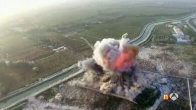 Un dron capta cómo un suicida talibán hace estallar su vehículo en una base de la policía en Afganistán