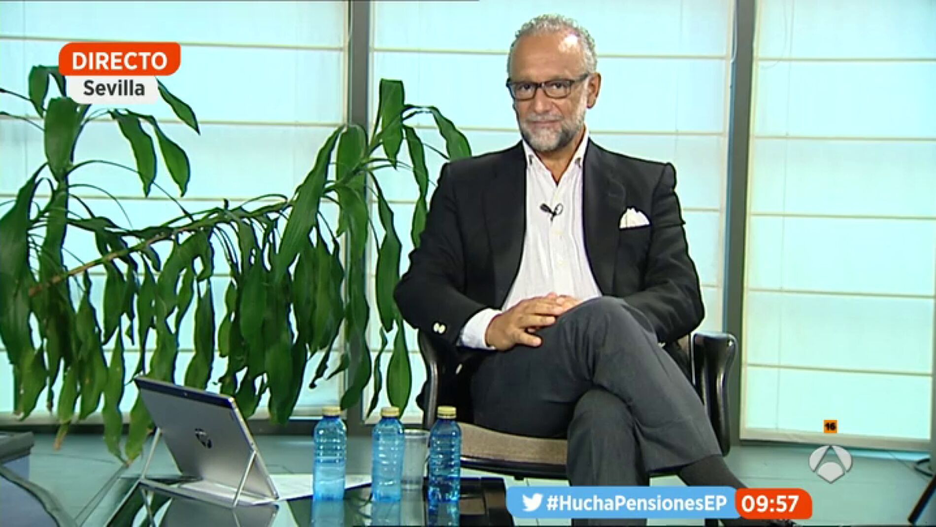 Frame 167.03598 de: profesor