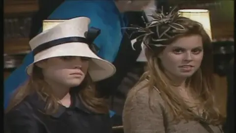 Frame 17.18425 de: El príncipe Andrés pide a la Corona Británica un sueldo para sus hijas Frame 17.18425 de: El príncipe Andrés pide a la Corona Británica un sueldo para sus hijas