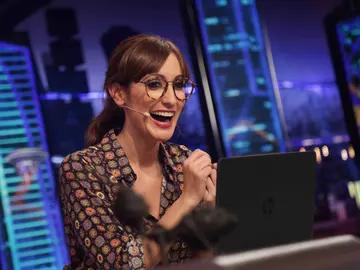 Ana Morgade enseña al Cigala los 5 vídeos que están viendo sus hijos en Internet Ana Morgade enseña al Cigala los 5 vídeos que están viendo sus hijos en Internet