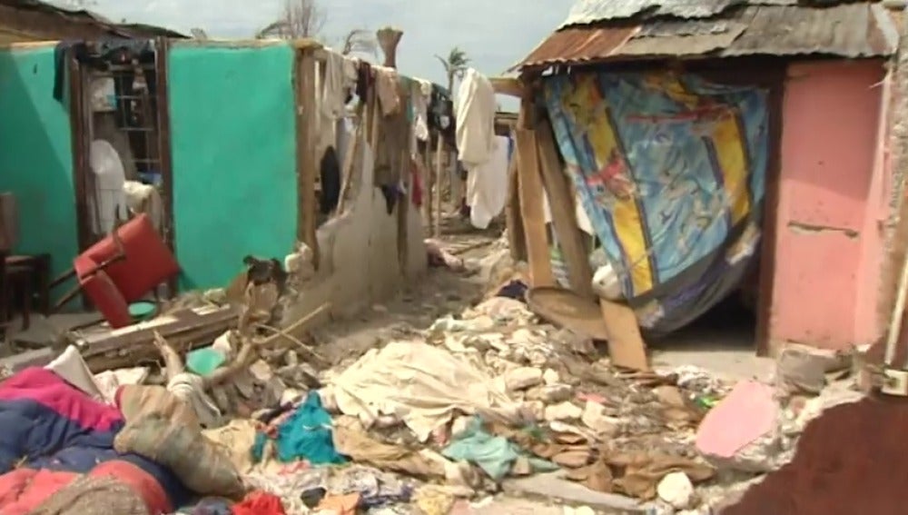 Frame 44.6475 de: Destrucción, enfermedad y hambre en Haití tras el paso del huracán Matthew