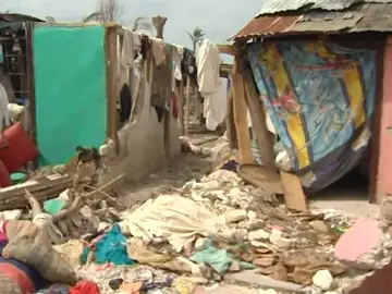 Frame 44.6475 de: Destrucción, enfermedad y hambre en Haití tras el paso del huracán Matthew Frame 44.6475 de: Destrucción, enfermedad y hambre en Haití tras el paso del huracán Matthew