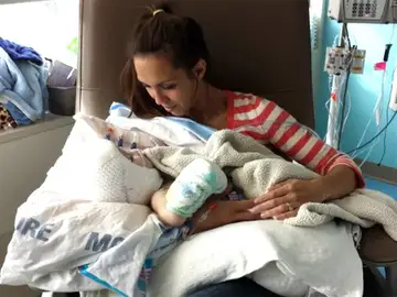 Nicole puede finalmente abrazar a su hijo Nicole puede finalmente abrazar a su hijo