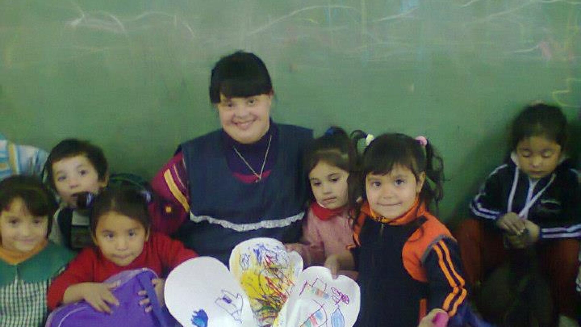 Noelia junto a su clase