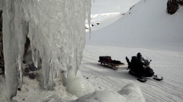 En motonieve por el Ártico