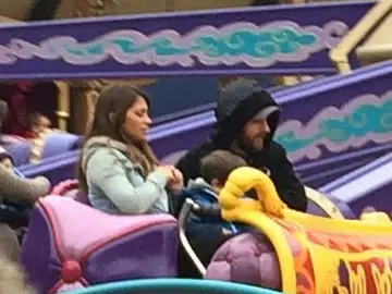 Leo Messi en Disneyland París junto a su familia Leo Messi en Disneyland París junto a su familia