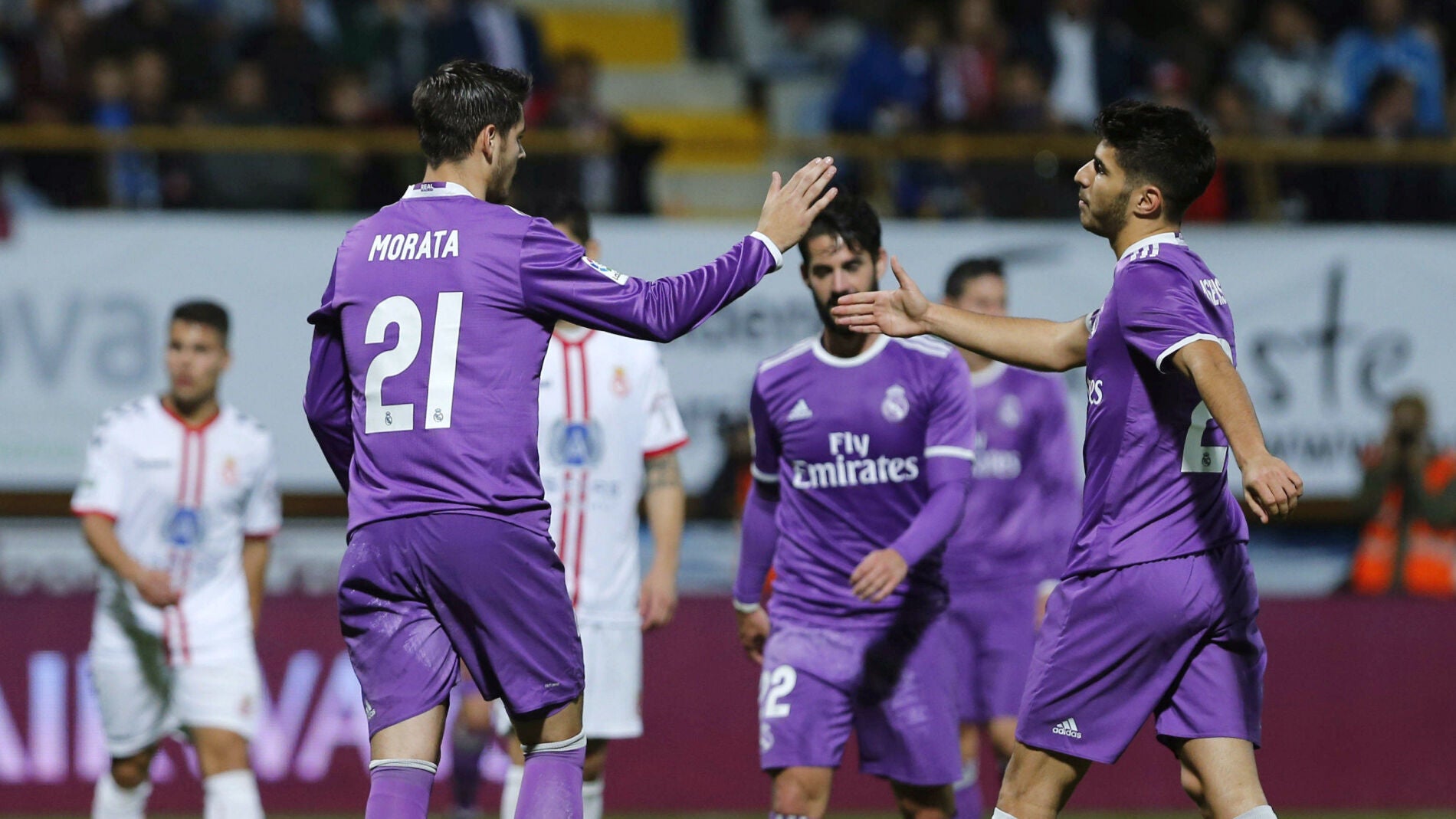 Los jugadores del Real Madrid celebran un gol ante la Cultural Leonesa