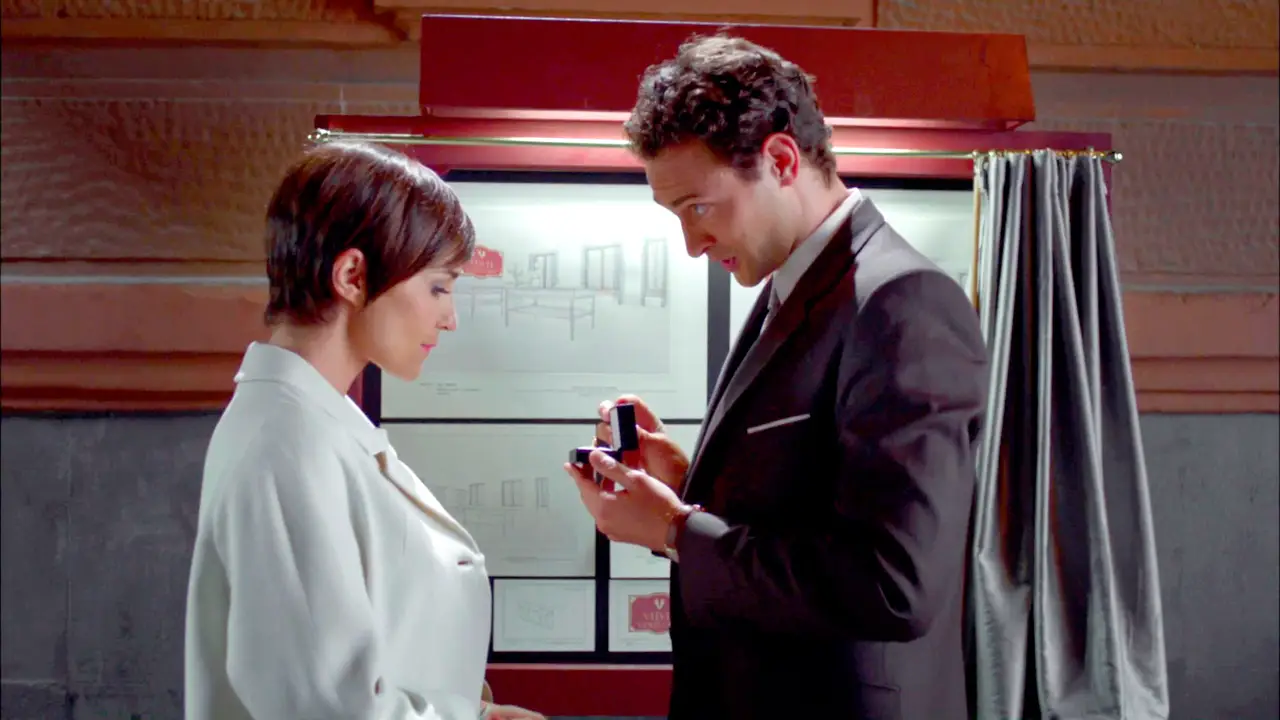 Carlos le pide matrimonio a Ana