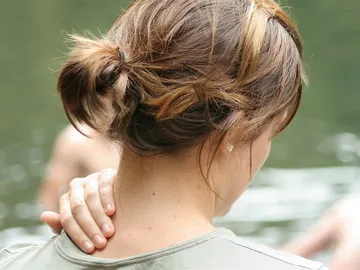 Ya te va a dar el día de ocio el dolor cervical… ¡Ponle remedio al instante! Ya te va a dar el día de ocio el dolor cervical… ¡Ponle remedio al instante!