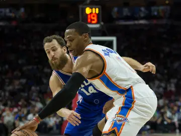 Sergio Rodríguez defiende a Russell Westbrook Sergio Rodríguez defiende a Russell Westbrook