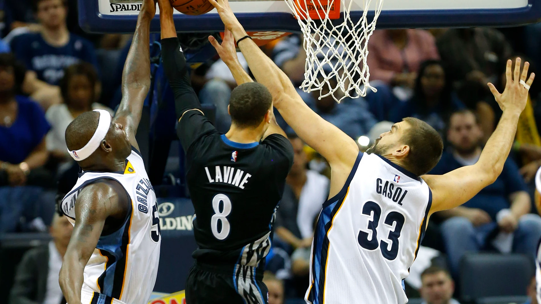 Marc Gasol tapona a Zach LaVine Marc Gasol tapona a Zach LaVine