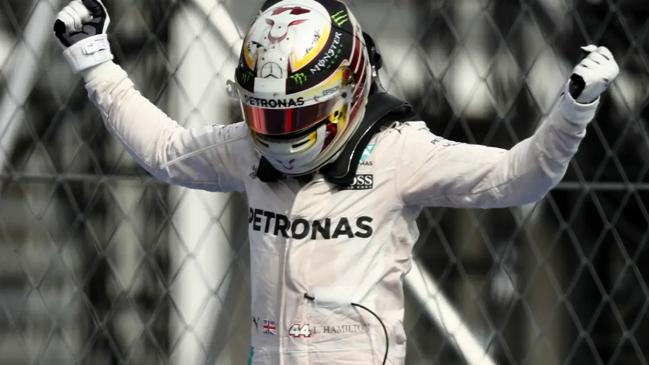 Hamilton celebra una victoria