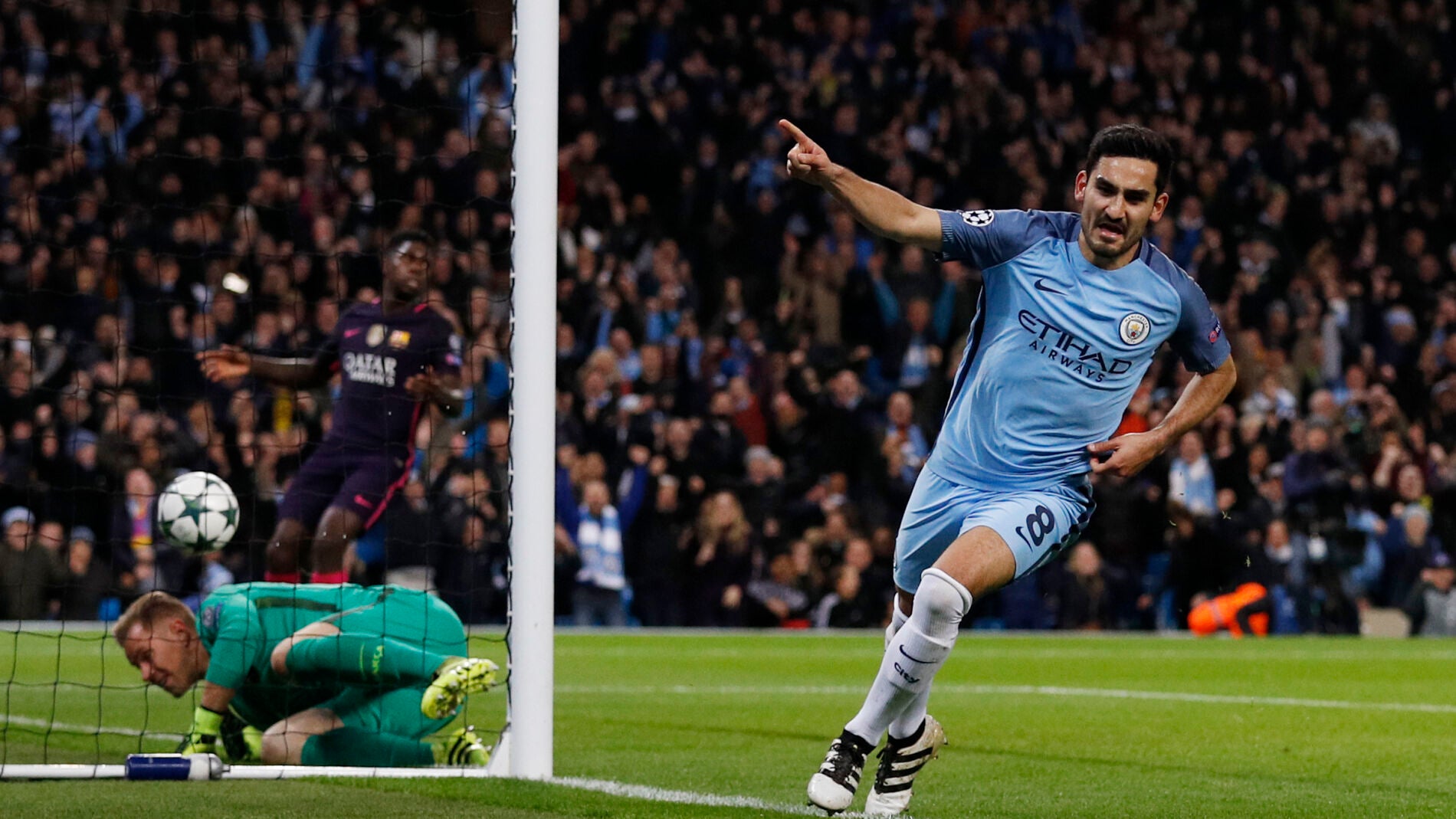 Gundogan celebra el empate ante el Barcelona