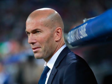 Zinedine Zidane, en un partido con el Real Madrid
