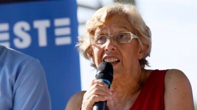 Carmena propone instalar jardines sostenibles en marquesinas y sobre el techo de los autobuses de la EMT