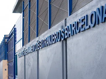 Fachada del CIE de la Zona Franja de Barcelona Fachada del CIE de la Zona Franja de Barcelona