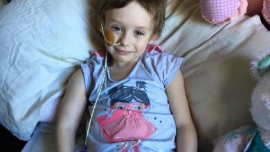 Un padre retrata en imágenes la batalla de su hija de cuatro años contra el cáncer
