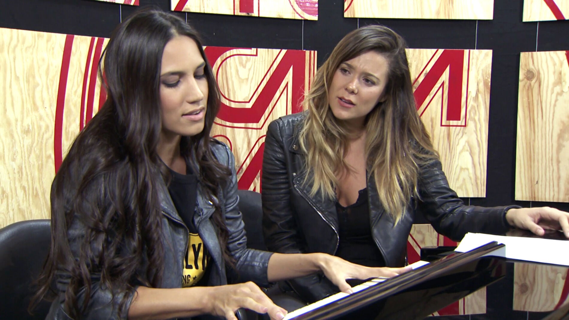 Lorena G&oacute;mez capta con detalle los consejos de India Mart&iacute;nez