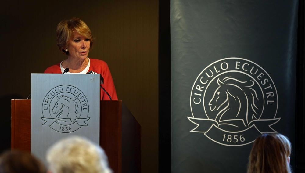 Esperanza Aguirre durante la presentación de su primer libro, 'Yo no me cayo'
