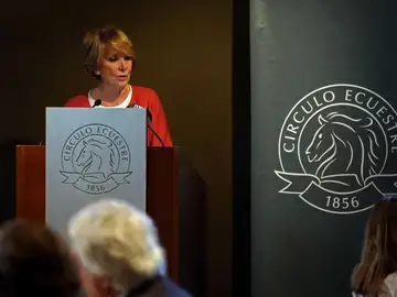 Esperanza Aguirre durante la presentación de su primer libro, 'Yo no me cayo' Esperanza Aguirre durante la presentación de su primer libro, 'Yo no me cayo'