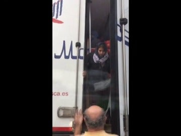 Frame 12.100464 de: Varios migrantes se esconden en un camión español para cruzar el Canal de la Mancha
