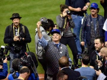 Bill Murray celebrando el triunfo del Los Cubs en las Series Mundiales
