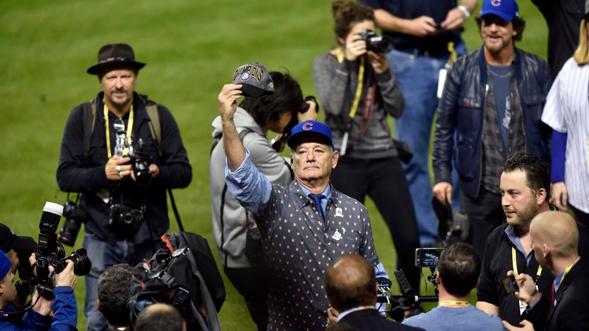Bill Murray celebrando el triunfo del Los Cubs en las Series Mundiales