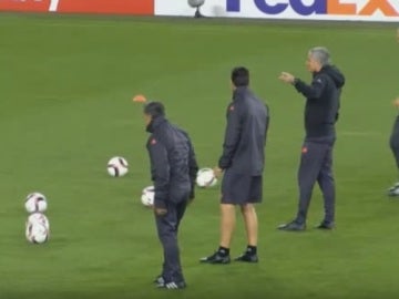 Mourinho prueba con el reto del larguero 