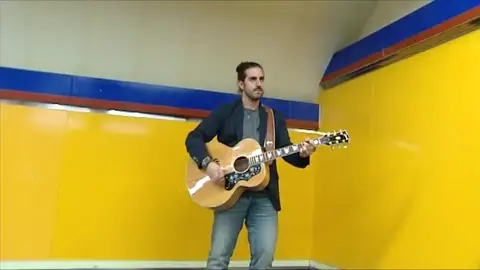 Frame 85.768385 de: Andrés Suárez, el cantautor del metro que triunfa en los escenarios Frame 85.768385 de: Andrés Suárez, el cantautor del metro que triunfa en los escenarios