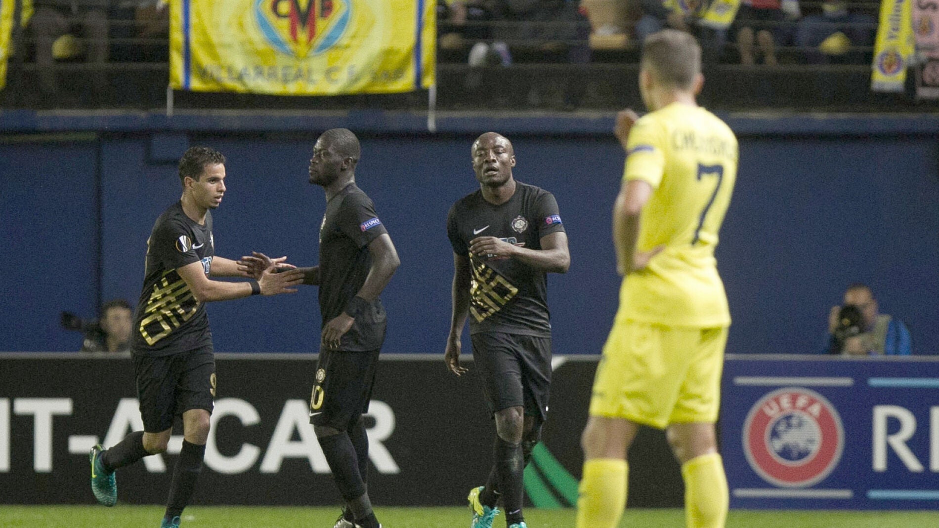 Los jugadores del Osmanlispor celebran un gol en El Madrigal