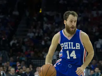 Sergio Rodríguez conduce el balón en un partido con Philadelphia Sergio Rodríguez conduce el balón en un partido con Philadelphia