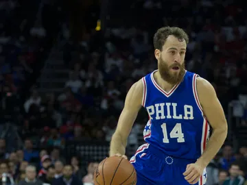 Sergio Rodríguez conduce el balón en un partido con Philadelphia Sergio Rodríguez conduce el balón en un partido con Philadelphia