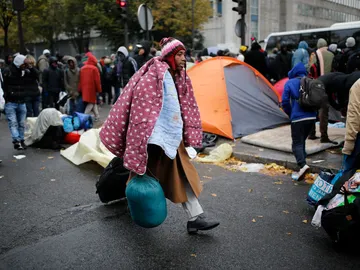 Inmigrantes en un campamento de París Inmigrantes en un campamento de París