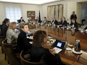 Rajoy preside una reunión del Consejo de Ministros con su Gobierno Rajoy preside una reunión del Consejo de Ministros con su Gobierno