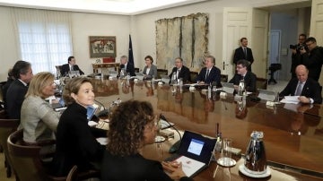 Rajoy preside una reunión del Consejo de Ministros con su Gobierno