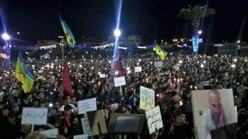 Manifestación multitudinaria en el norte de Marruecos contra la muerte de un joven vendedor