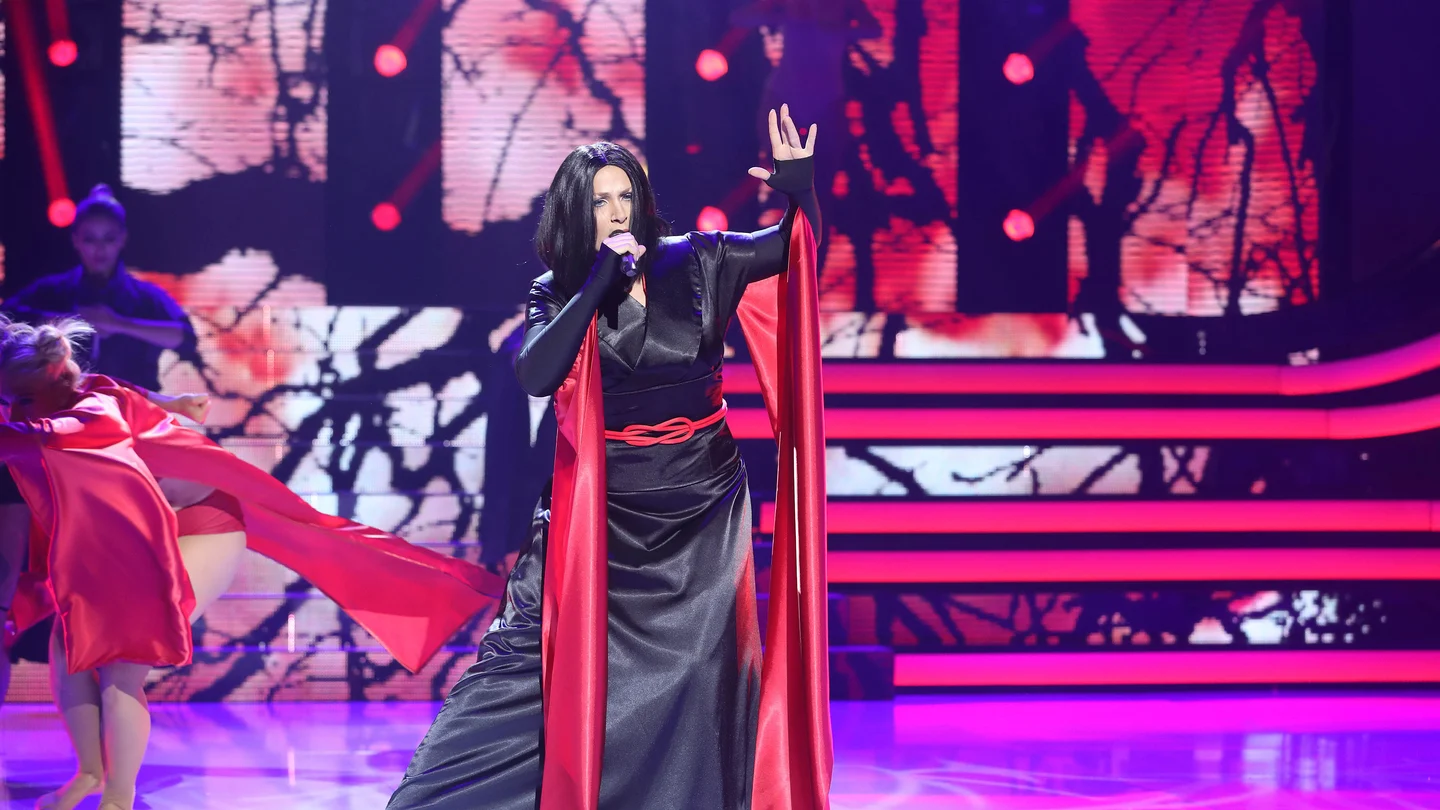 Espectacular puesta en escena de Rosa López para imitar el éxito 'Frozen' de Madonna Espectacular puesta en escena de Rosa López para imitar el éxito 'Frozen' de Madonna