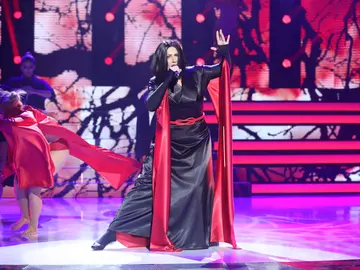 Espectacular puesta en escena de Rosa López para imitar el éxito 'Frozen' de Madonna Espectacular puesta en escena de Rosa López para imitar el éxito 'Frozen' de Madonna