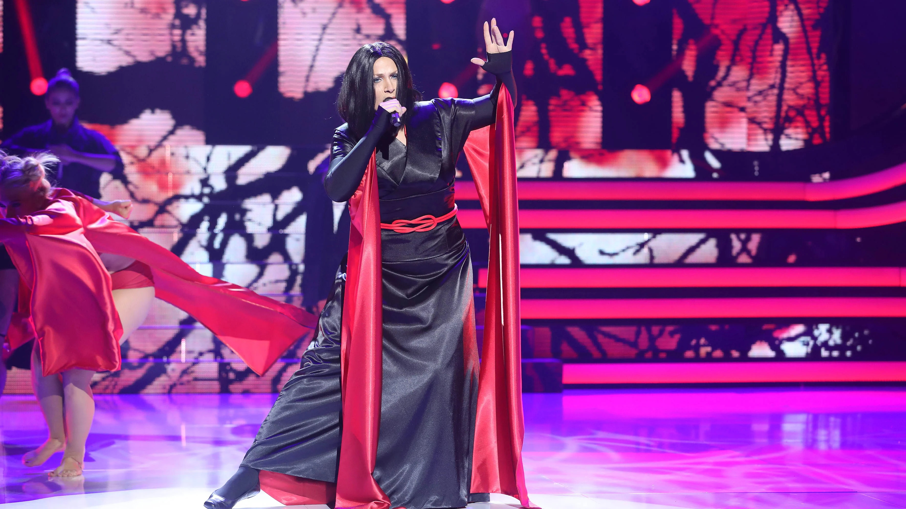 Espectacular puesta en escena de Rosa López para imitar el éxito 'Frozen' de Madonna Espectacular puesta en escena de Rosa López para imitar el éxito 'Frozen' de Madonna