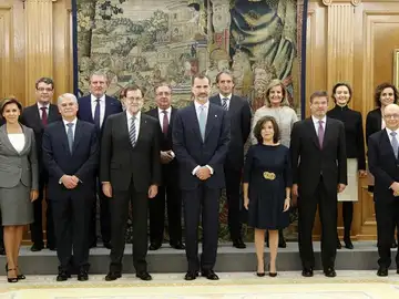 Nuevos ministros con el Rey Nuevos ministros con el Rey
