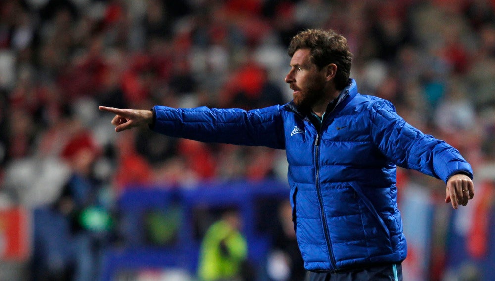 Villas-Boas dirigiendo un partido del Zenit