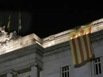 Estelada colocada en la fachada del Ayuntamiento de Barcelona Estelada colocada en la fachada del Ayuntamiento de Barcelona